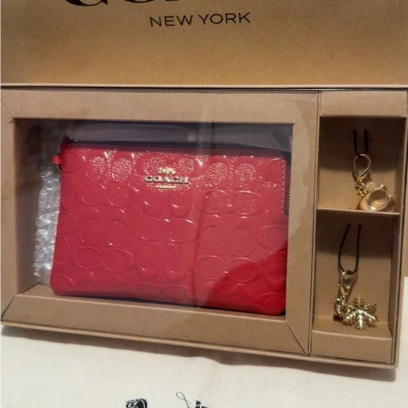Coach Red Embossed Wristlet giftbox...$199 Retail - Picture 4 of 6